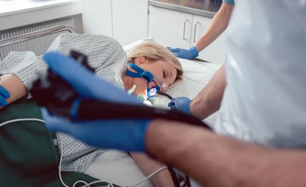 做普通胃镜好还是做无痛胃肠镜好,普通胃镜和无痛胃镜检查有啥区别