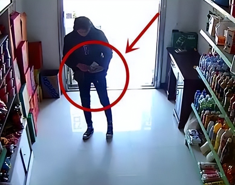 男子偷手机50元贱卖,男子网吧偷手机卖掉