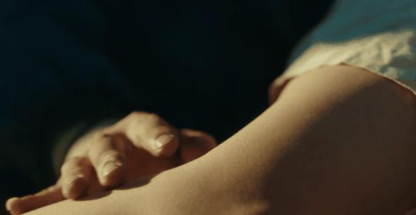 秦昊新剧床戏镜头太多被投诉，尺度大儿童不宜，网友怒骂很荒唐