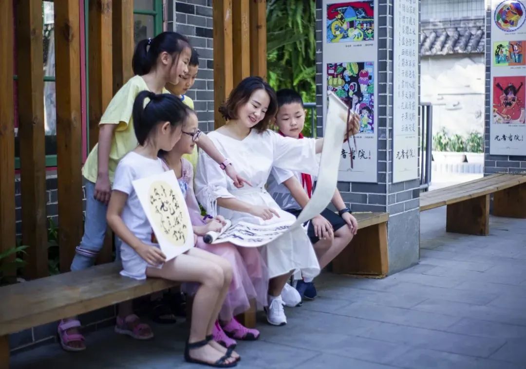 四川天府实验小学,三尺讲台绽芳华共成长