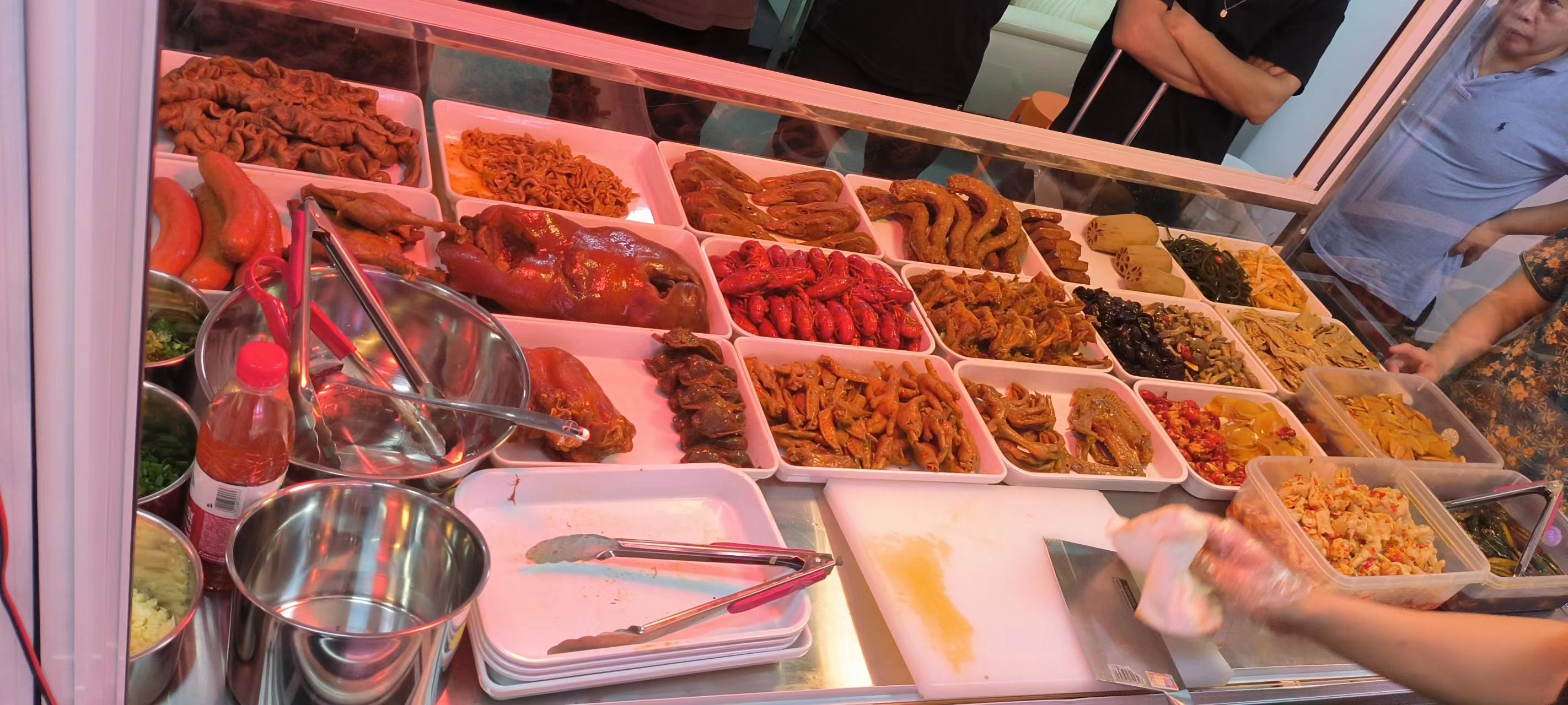 摆地摊卖宠物怎么样可以吸引人气,摆地摊烤鲍鱼如何吸引人气