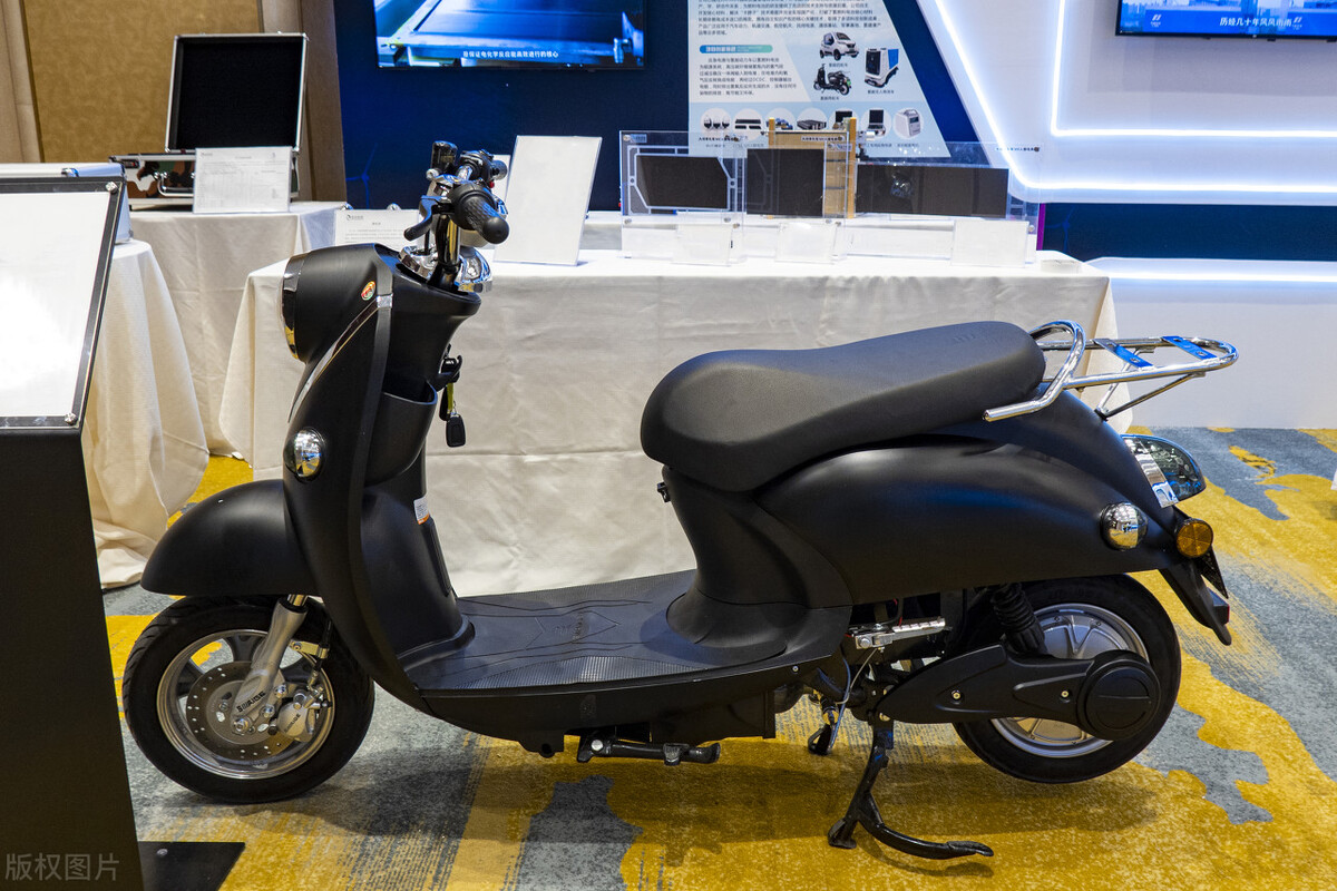 电动车电池换了以后一般能用多久,新买电动车电池几个月电不耐用了