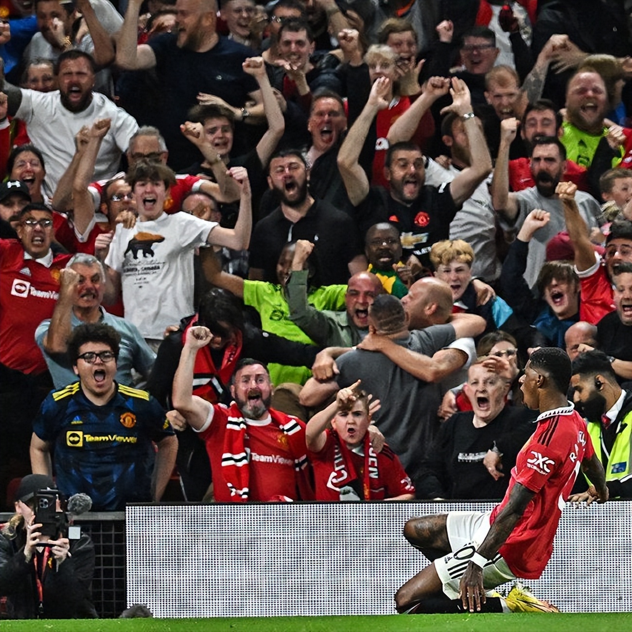 曼联2比1逆转布伦特福德滕哈格,曼联1-2爆冷输球滕哈赫遭开门黑