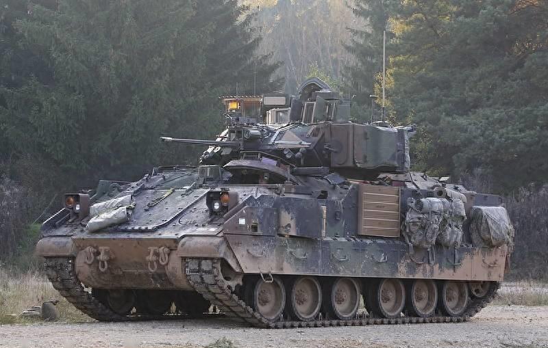 美援乌m2步兵战车,美国援乌m777轻型榴弹炮