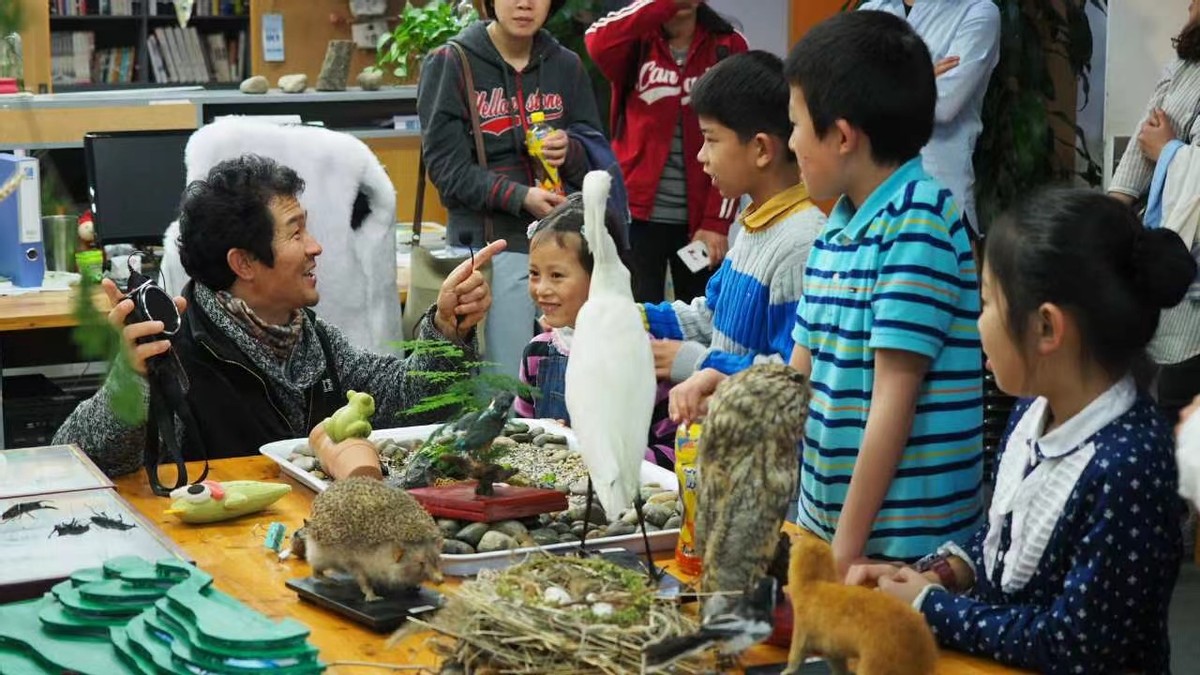 刺猬在妈妈肚子里就有刺？东北虎和华南虎打架谁赢？这个男人用短视频告诉你答案