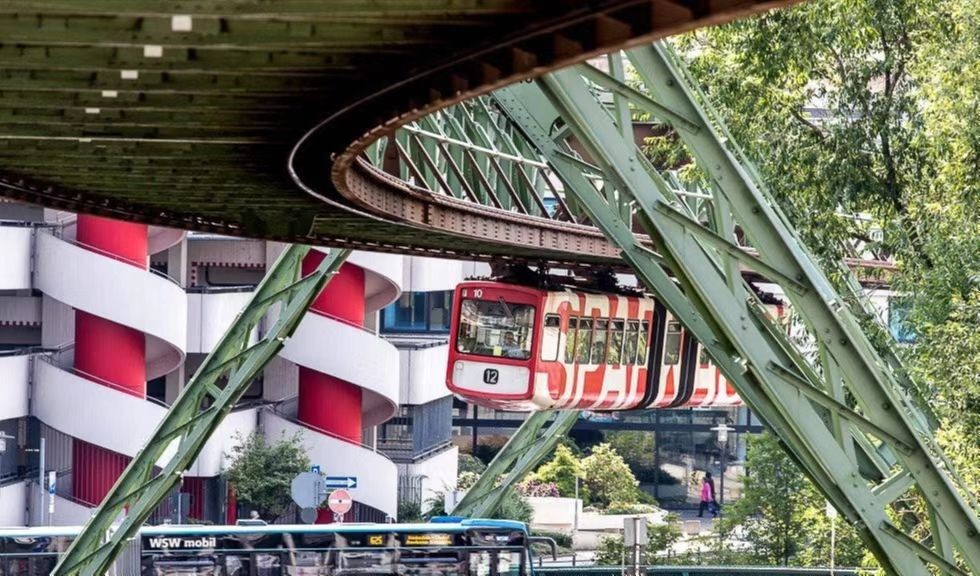 全国首条悬空列车,国内首条悬挂式空中轨道列车江苏