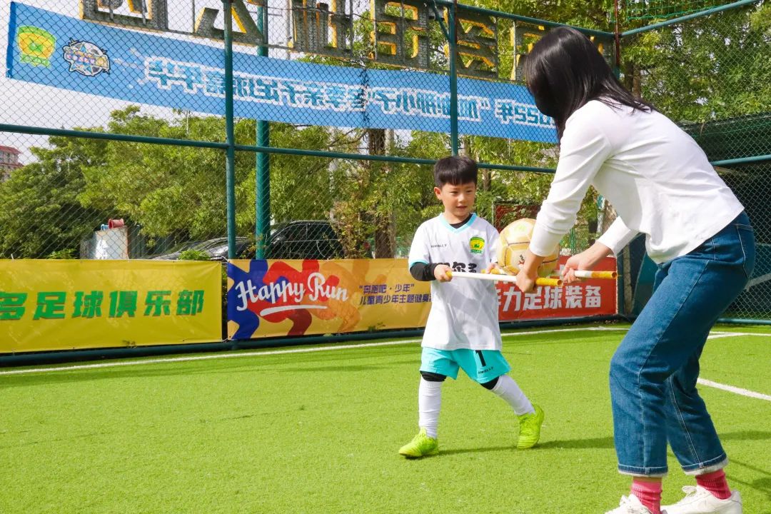 足球亲子嘉年华活动方案,足球嘉年华亲子作品