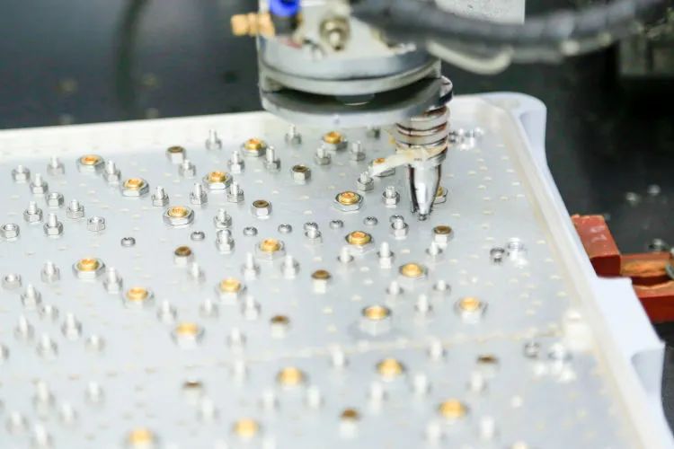 【坪山创新眼·智造强①】国人科技：全球销量第一的5G基站小型化金属滤波器