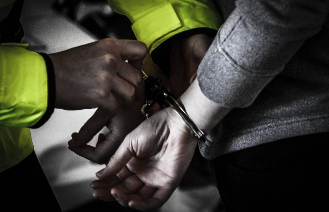 入室抢劫不成，残忍杀害夫妻二人，事后自残，终究是人性的泯灭