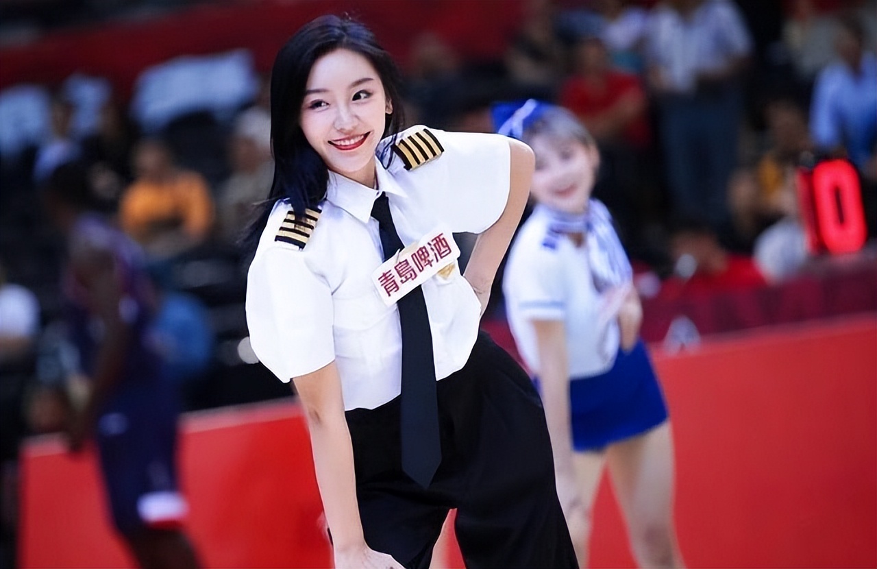 宋小粤和黄逸辉,cba啦啦队黄逸辉vs宋小粤