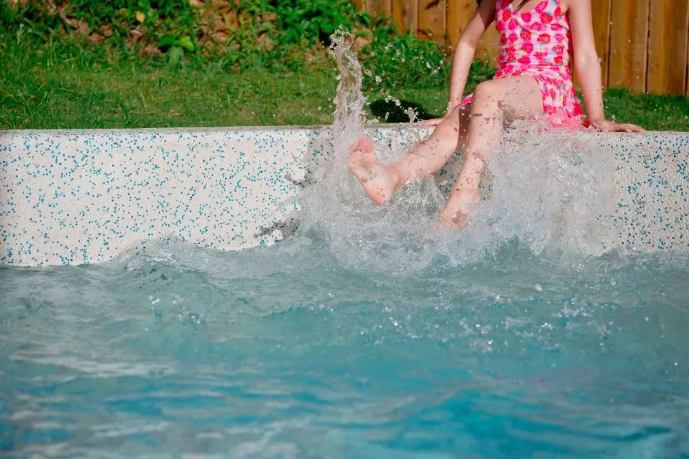 孩子多大开始学专业游泳,孩子多大学游泳比较适合