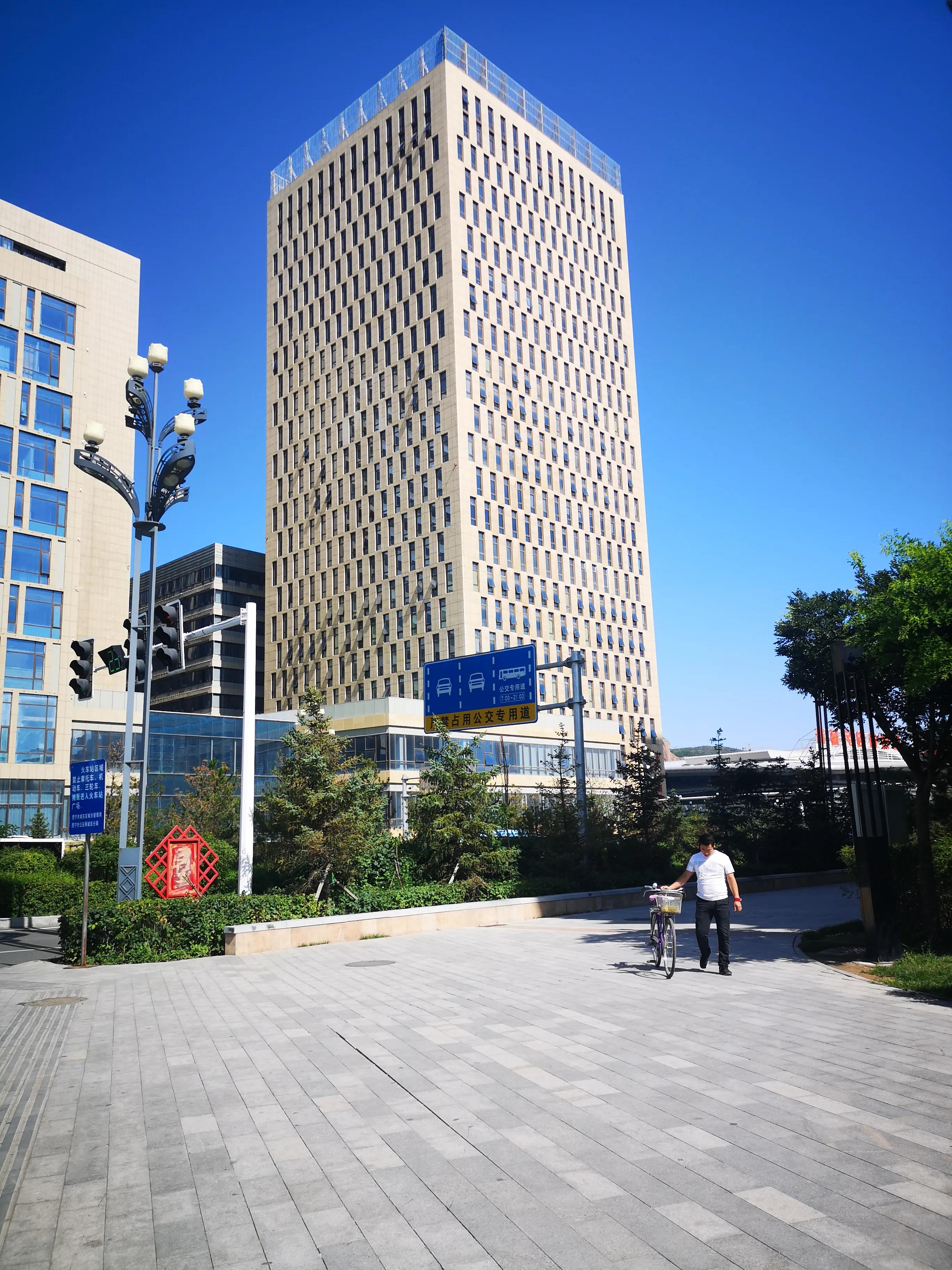 西宁一座不大的城市,西宁人少的山