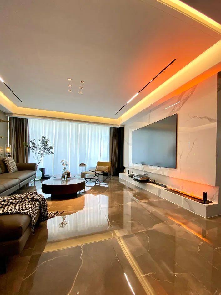 墙布贴木饰面有问题么,翻新墙布对比木饰面