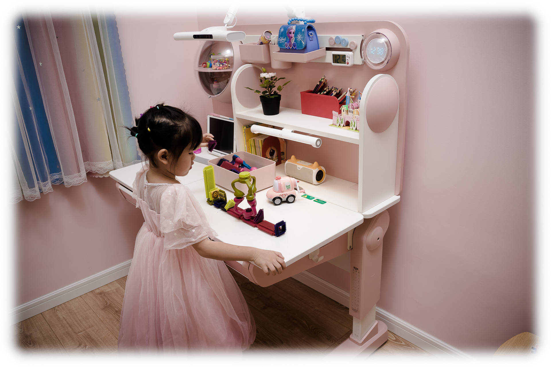 黑白调儿童桌椅——星空号评测帮助孩子养成良好坐姿习惯