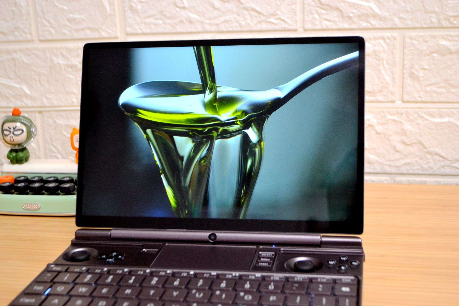 没有独显也能玩3A大作！AMD6800u加持的GPDWINMax2掌机到底有多强