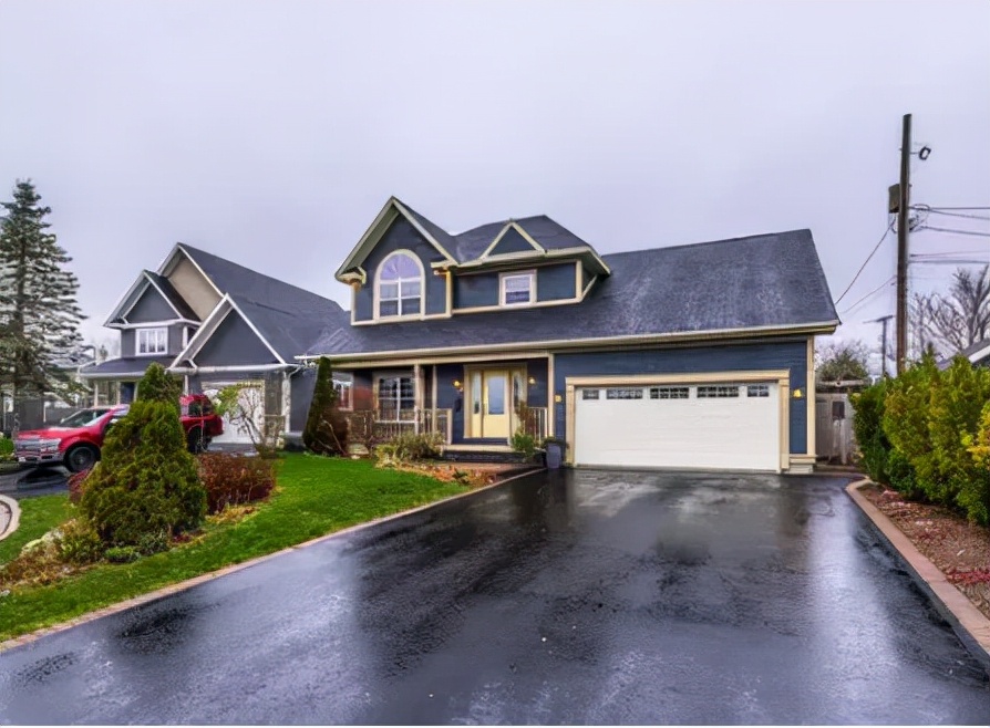 加拿大每年养房费用,加拿大温哥华1800万房子