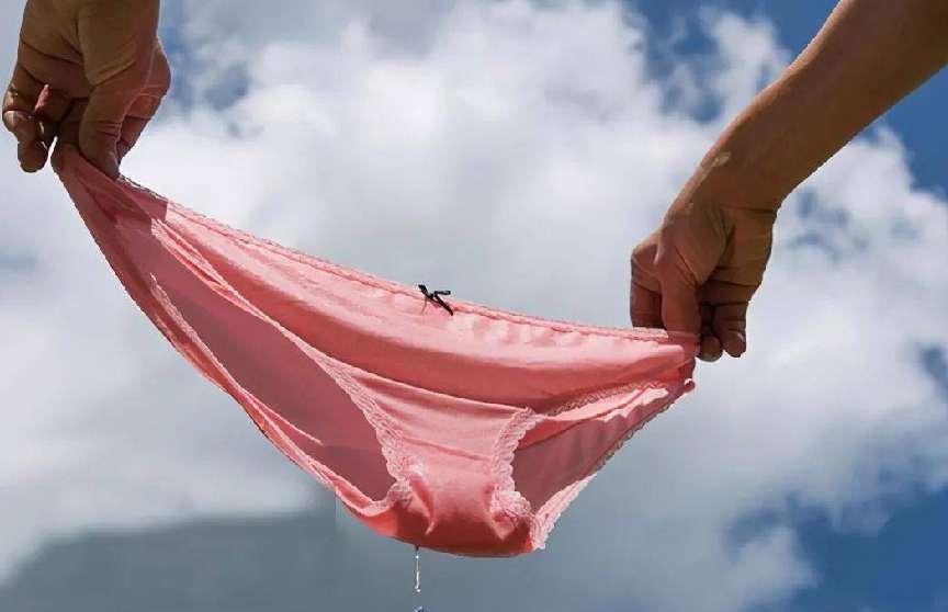 女裤总是湿湿的如何治疗,女裤上发黄有异味什么原因