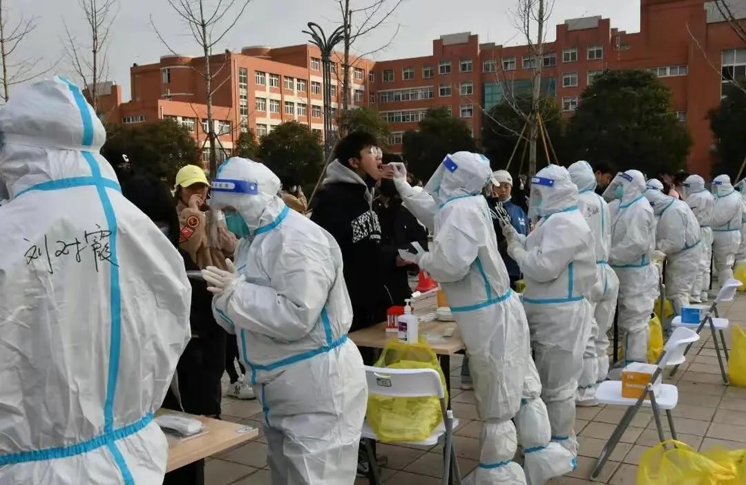 张文宏最新判断上海疫情进入尾声,张文宏谈疫情的最后一个冬天