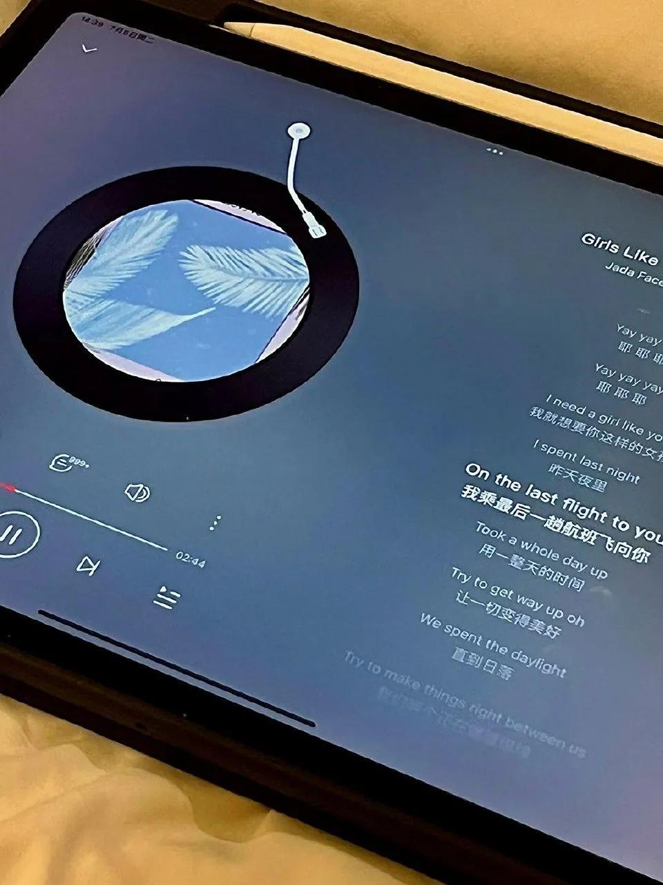 微信背景图和你在一起系列,微信背景图秋冬落叶