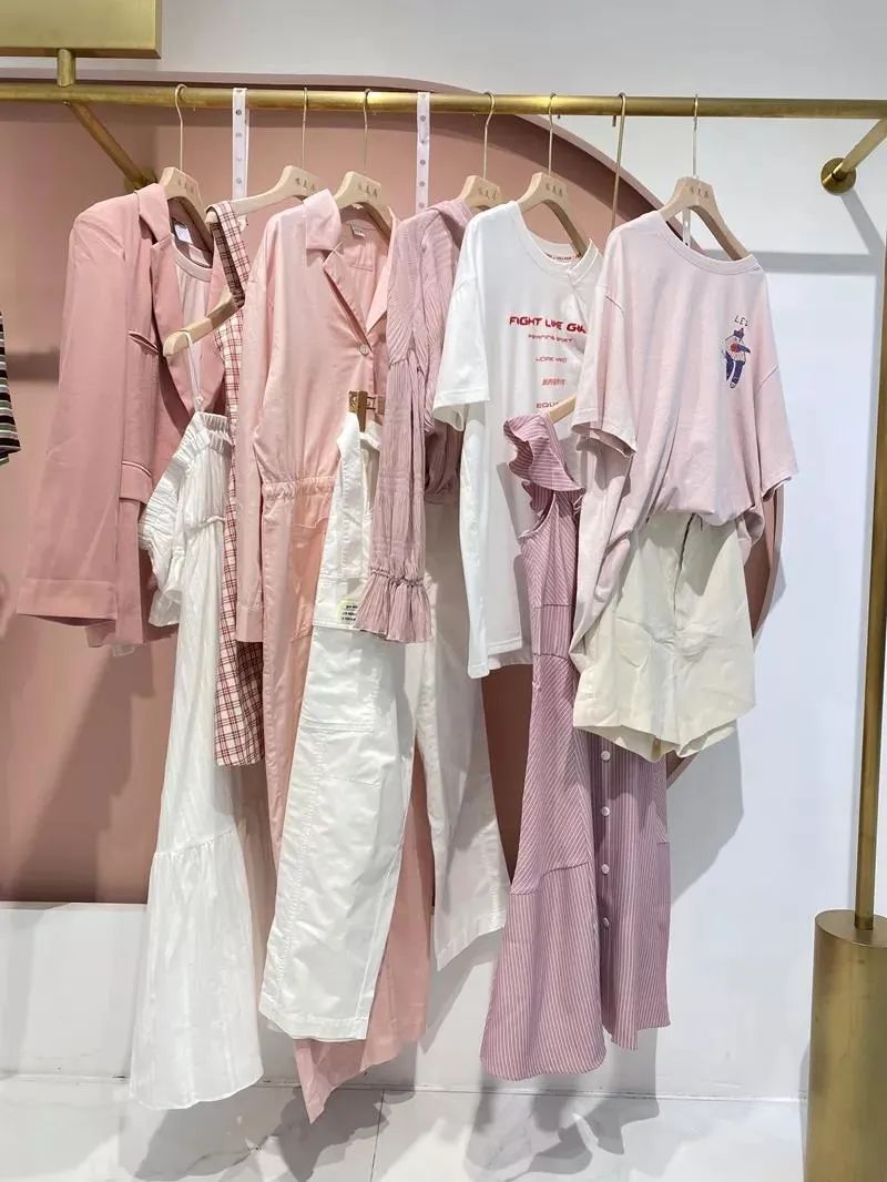 乐町女装最新款裙子,秋冬季新款连衣裙乐町