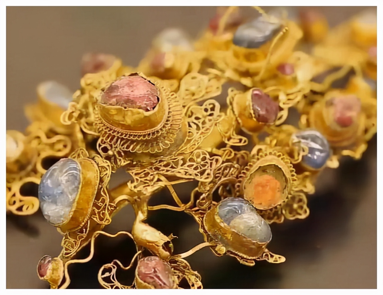 贵州遵义发现疑似元代古墓,贵州古寨发现神秘古墓