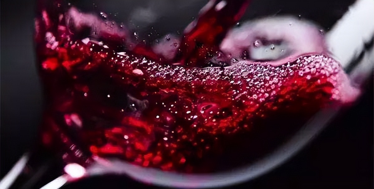 82年拉菲红酒过期了能喝吗,过期变质红酒怎么处理最好