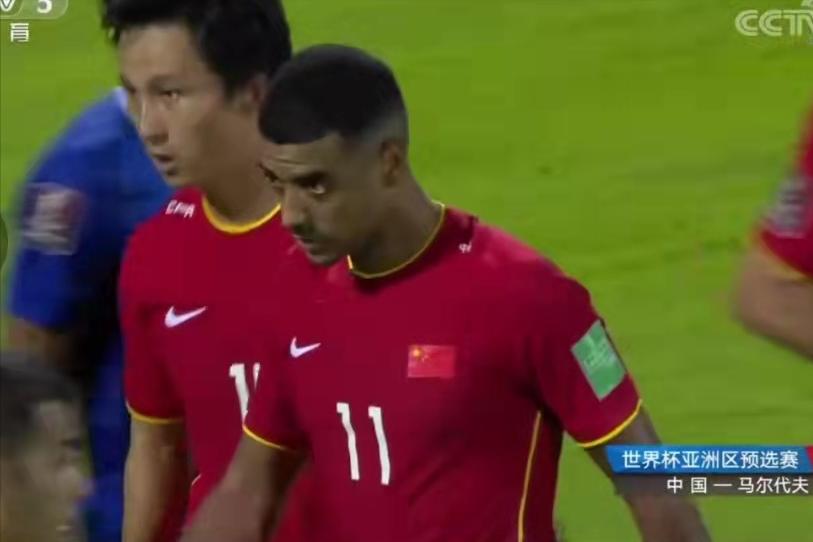 32岁国脚转会,国足中场后腰徐新