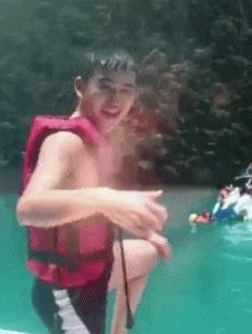 这衣服怎么穿内衣呀?不穿内衣怎么挺起来啊?