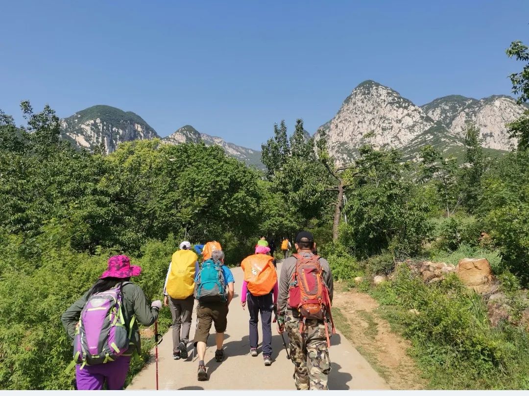 20230513嵩山月亮坡四号线溜腿，旁边的小山脊又出意外了