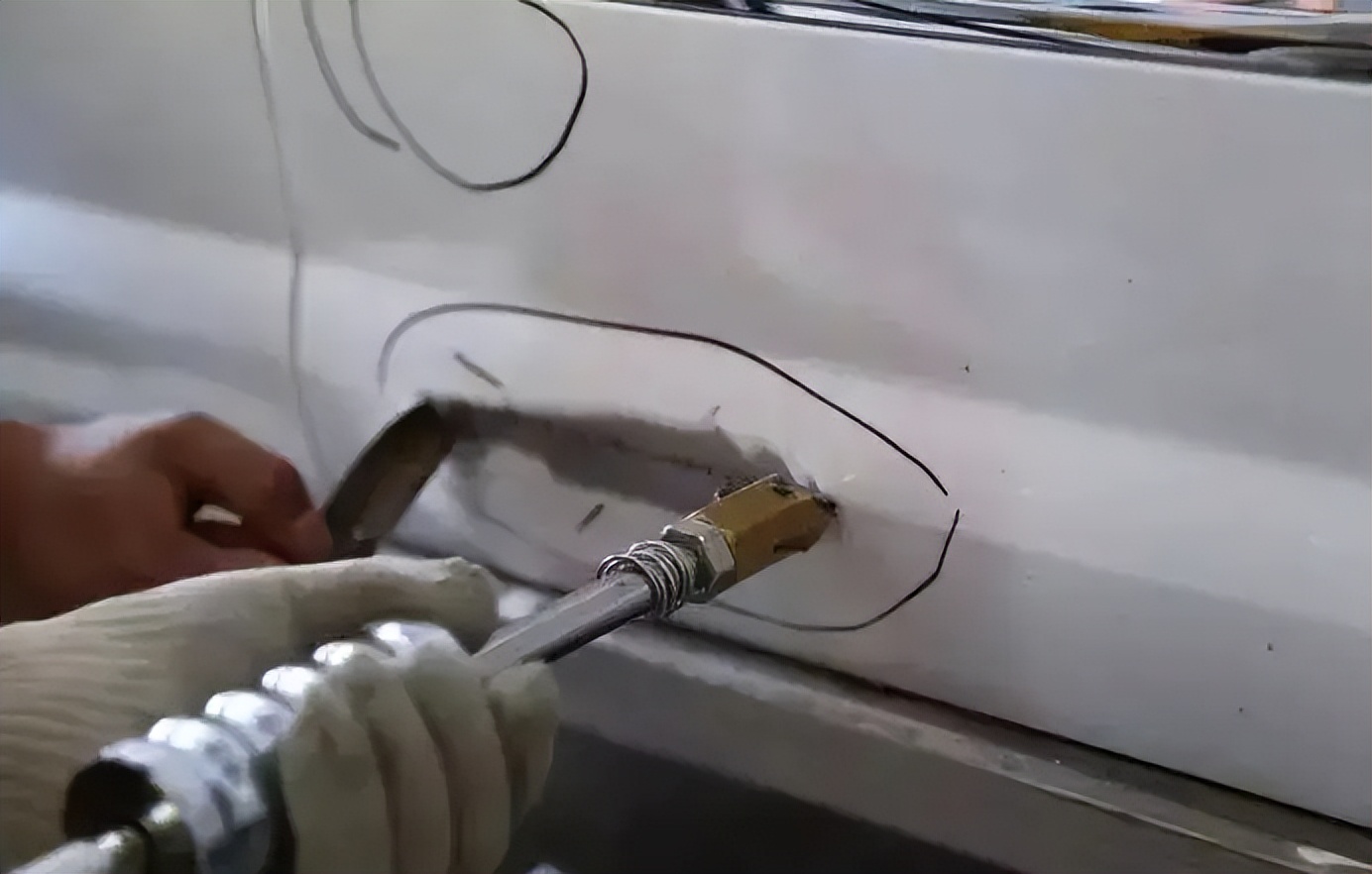 去4s店补漆是不是跟原厂一模一样,不知道啥车就说原厂漆靠谱吗