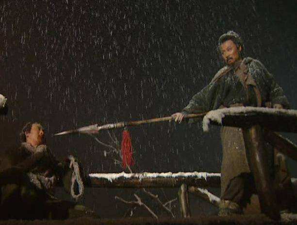 2011版水浒传和98版剧情怎么不一样,水浒传98版老版拍得好吗