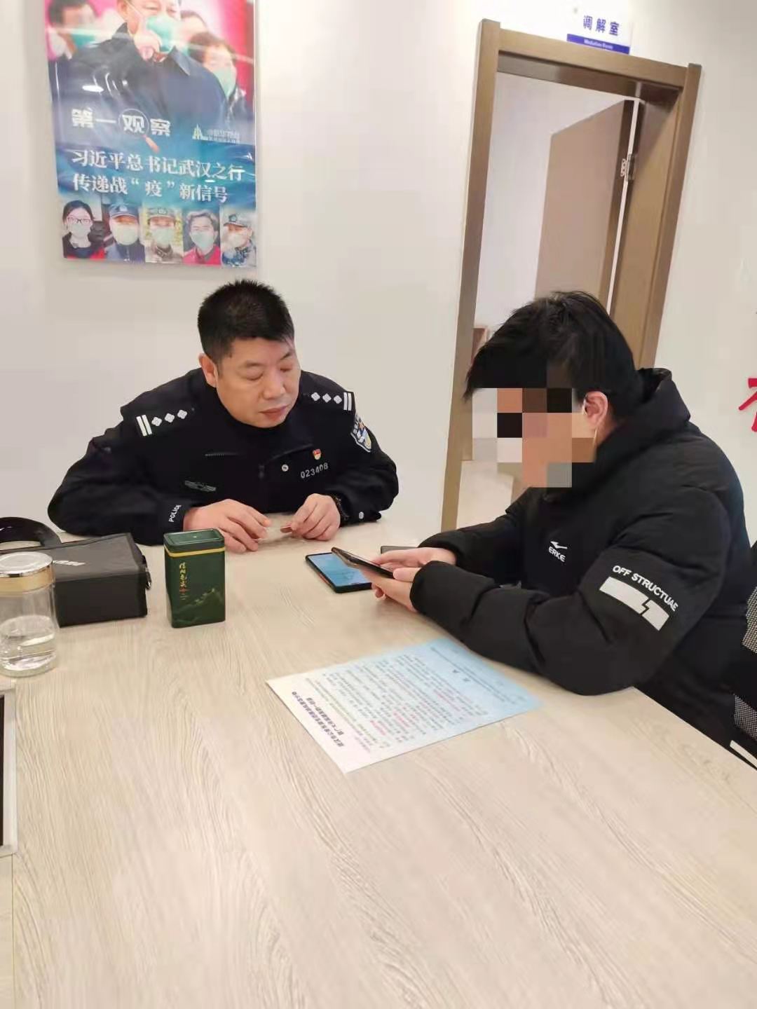 在岗民警不休息全力守卫一方平安,节日我在岗您的平安我来守护