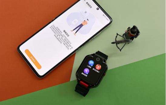 华为儿童手表5XPro深度体验：可翻转、可摘取屏幕，玩法更有趣
