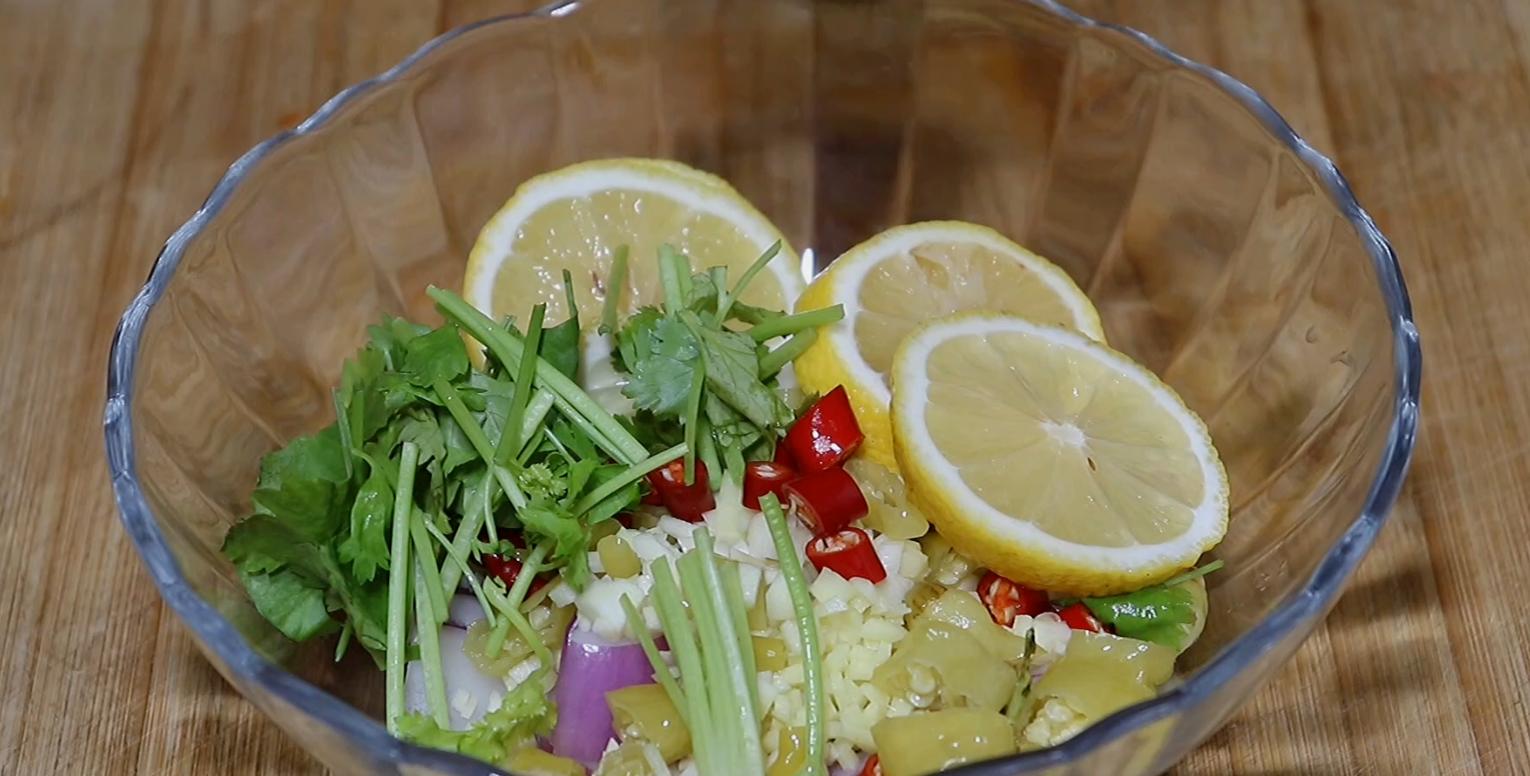 怎么用牙签脱骨鸡爪最快,无骨鸡爪怎么去骨详细慢教程