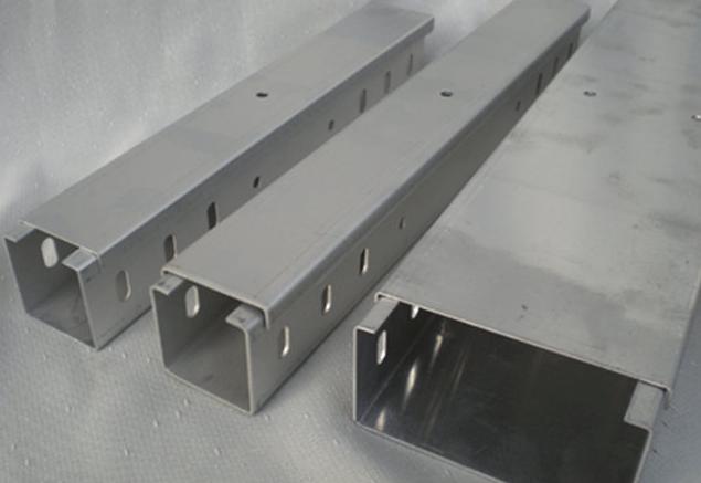 金属线槽与桥架的区别,中间带隔板的金属线槽规格