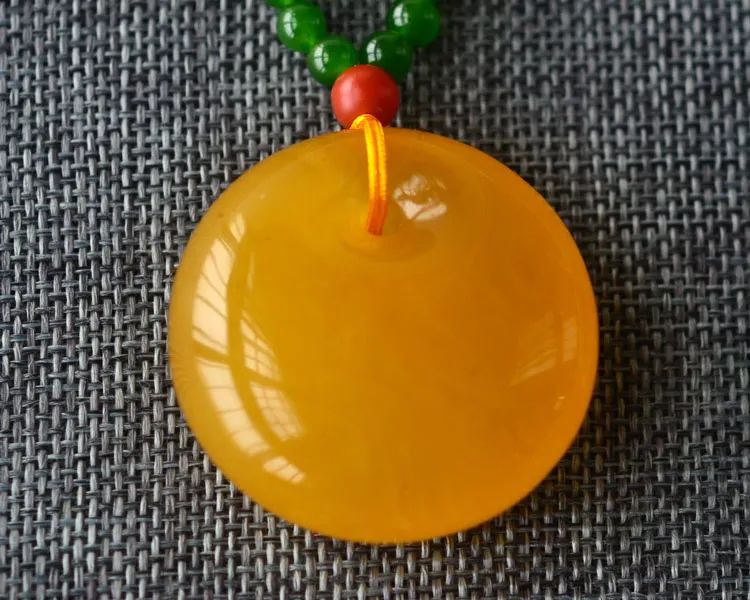 好的蜜蜡有什么特征,蜜蜡越黄越好还是越透明越好