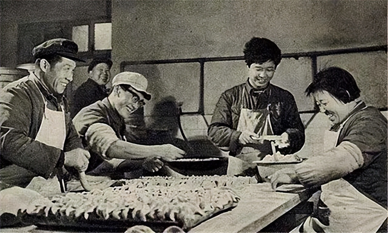 70年代下馆子的人现在是什么水平,70年代下馆子大概多少钱