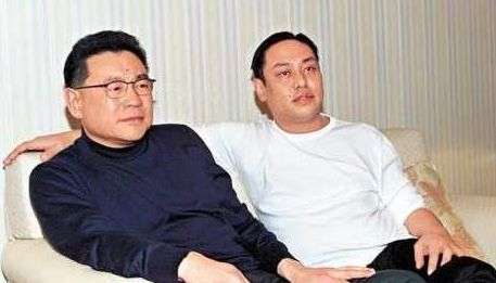 香港穷小子，做房地产身家20亿，疯狂泡女明星，却47岁在东莞猝死