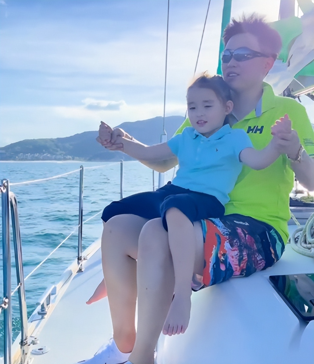 化妆品女ceo赴美生五国混血,赴美生下5国混血女儿