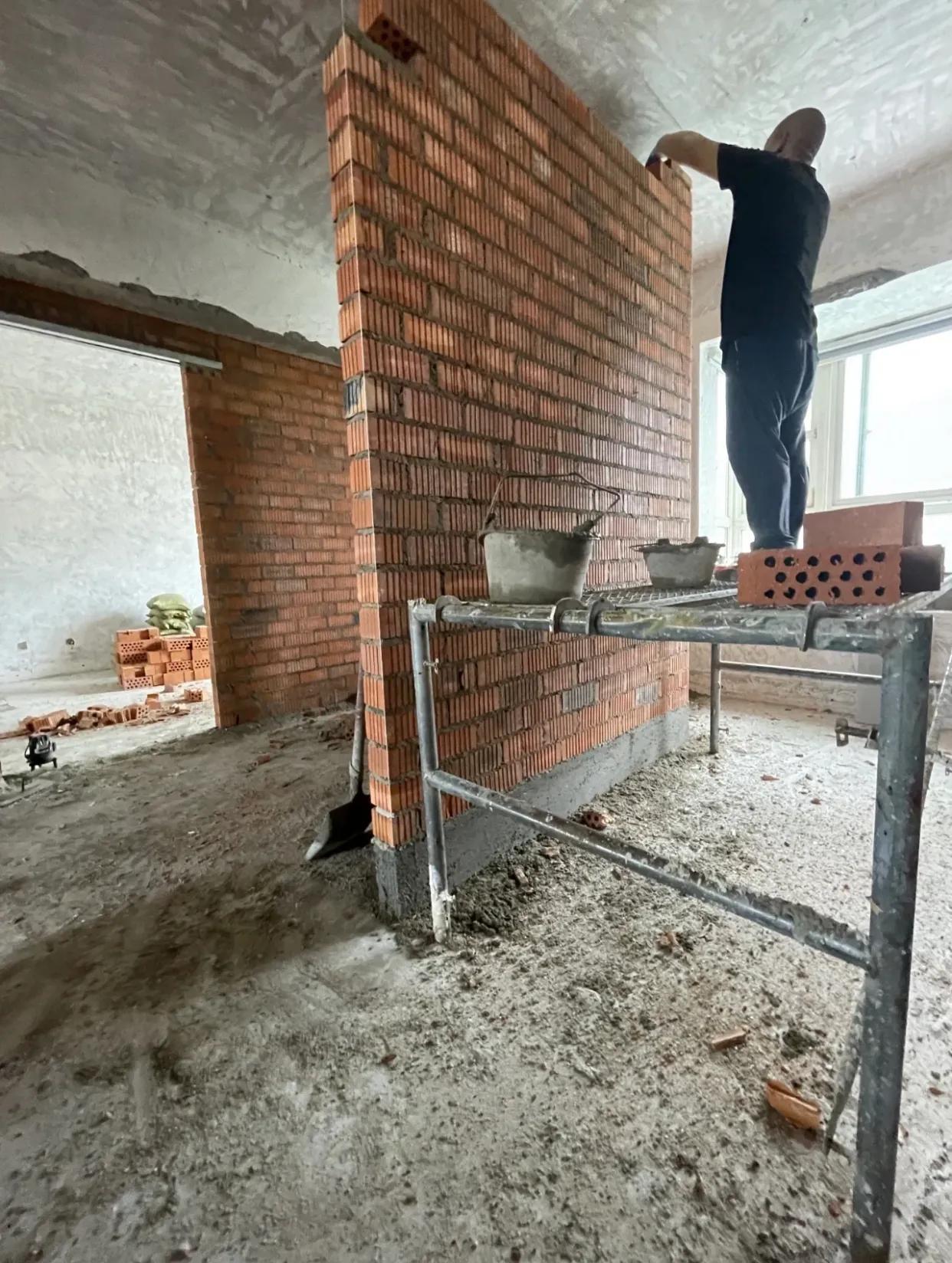 砖砌墙和轻钢龙骨隔墙的优劣对比,轻钢龙骨墙和砖砌墙哪个好