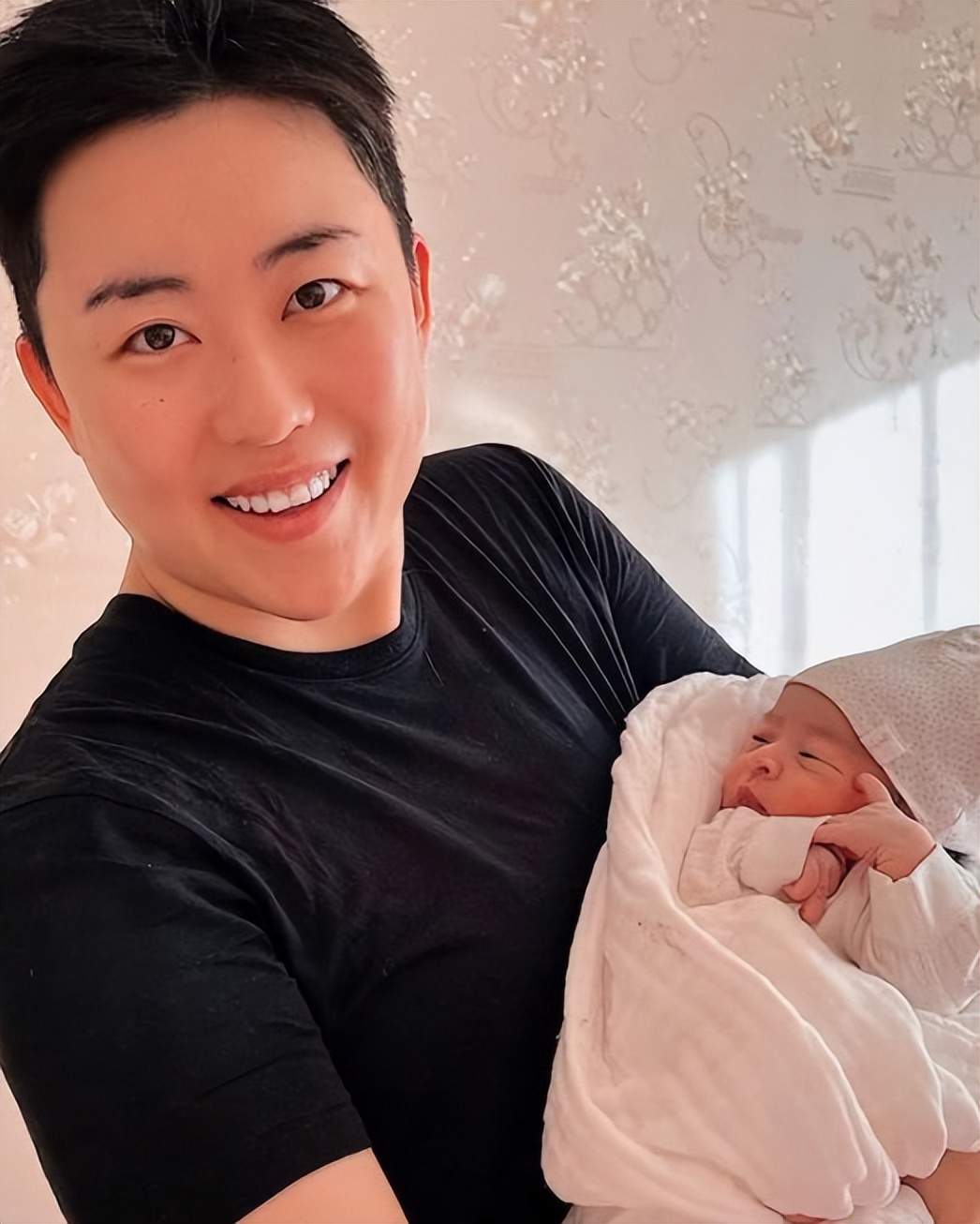 5年前，花50万买精子生下五国混血儿的叶海洋，勇敢地活出了自我