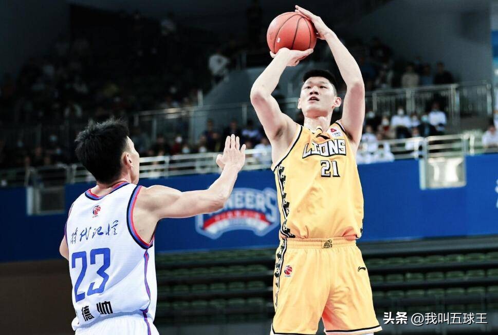 詹姆斯受伤胡金秋,詹姆斯受伤后胡金秋的反应