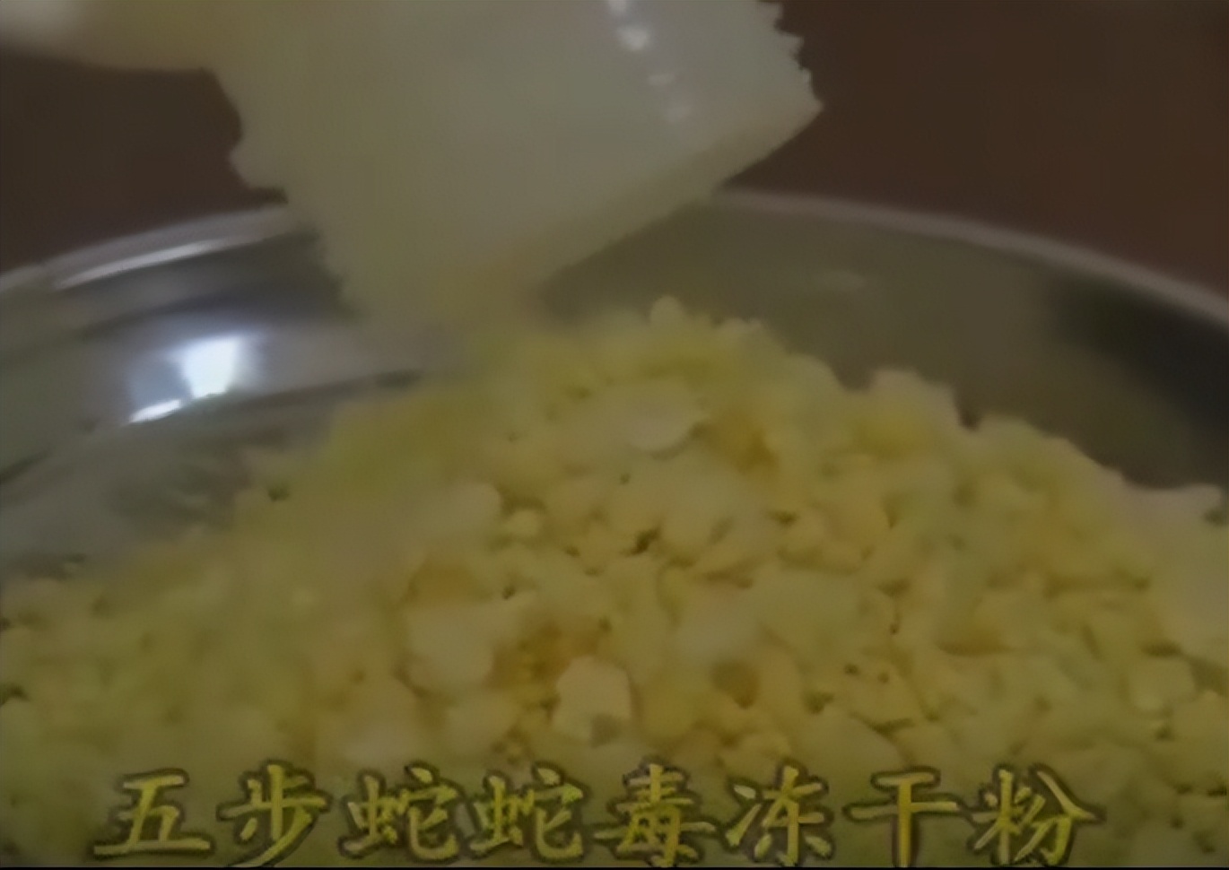 男子被剧毒蛇咬后蛇却奄奄一息,男子被蛇咬安然无恙蛇却奄奄一息