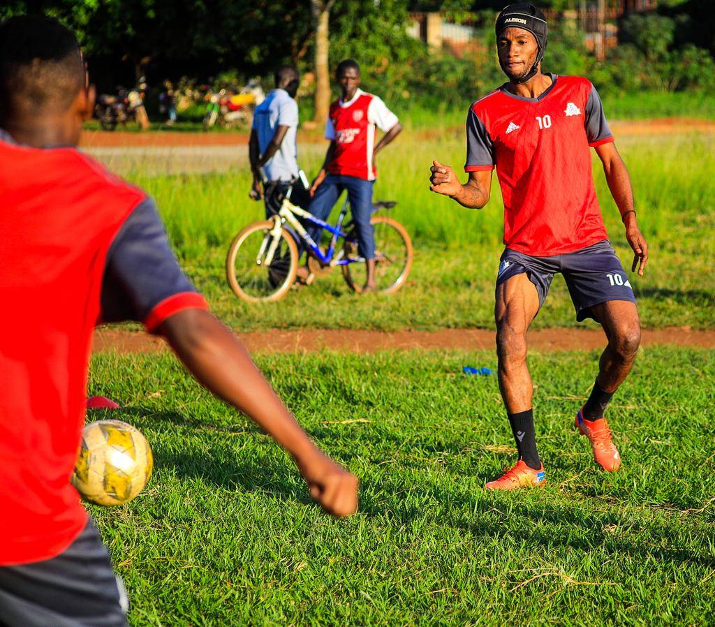 大连外援曼佐基：技术业余，却是非洲全村希望