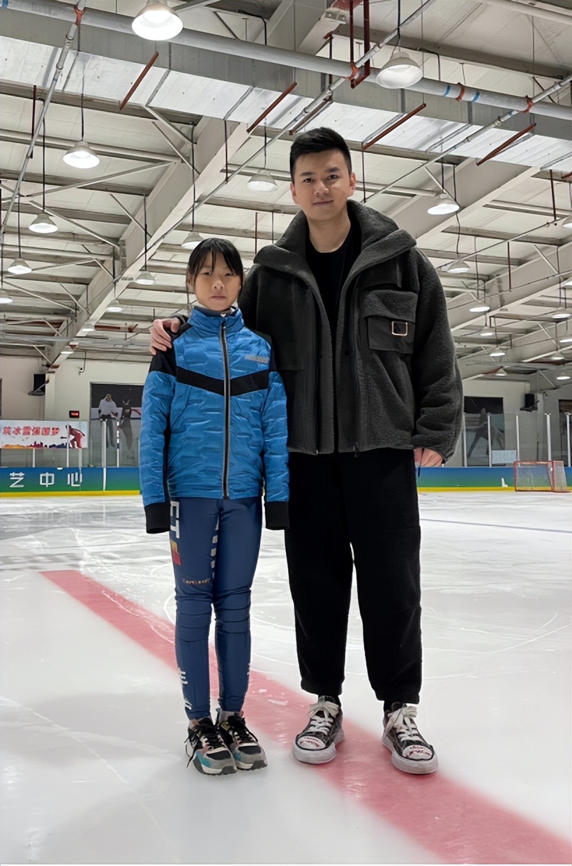 央视主持人严于信是哪里人,歌手严于信简介