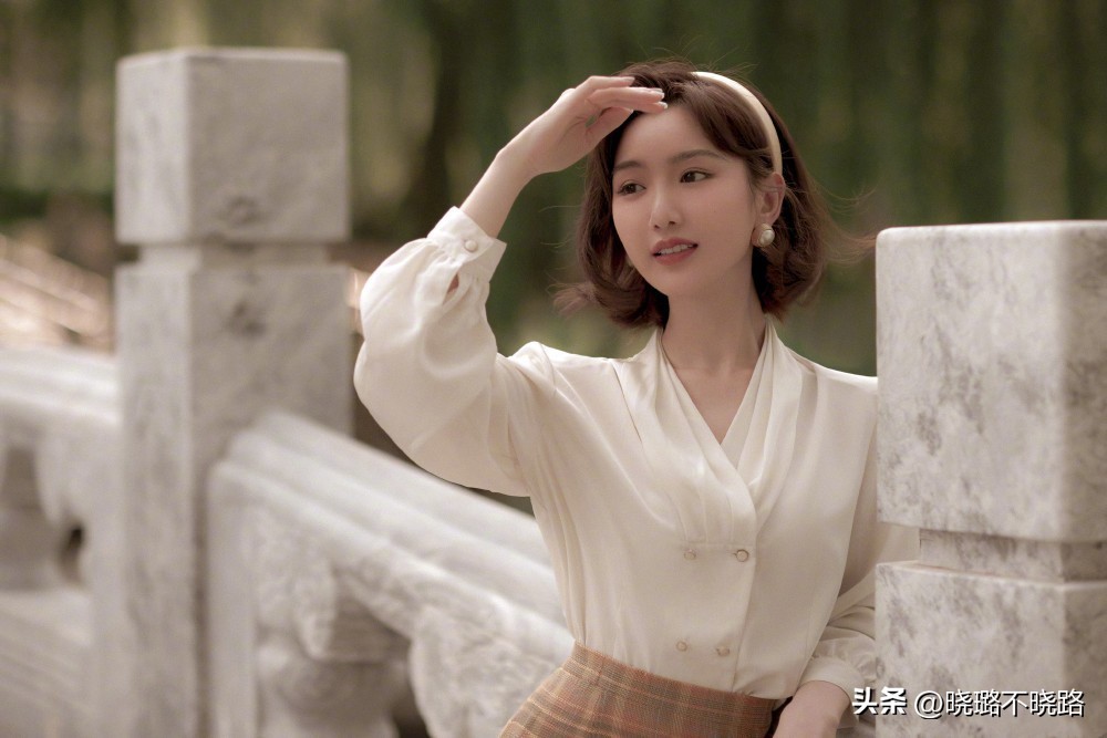 毛晓彤复古卷短发适合什么脸型,毛晓彤发型短发微卷