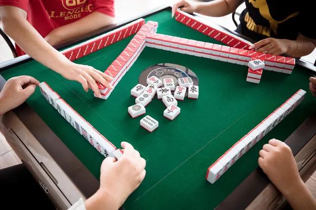 隐形暴利:疫情之下的乡镇茶馆