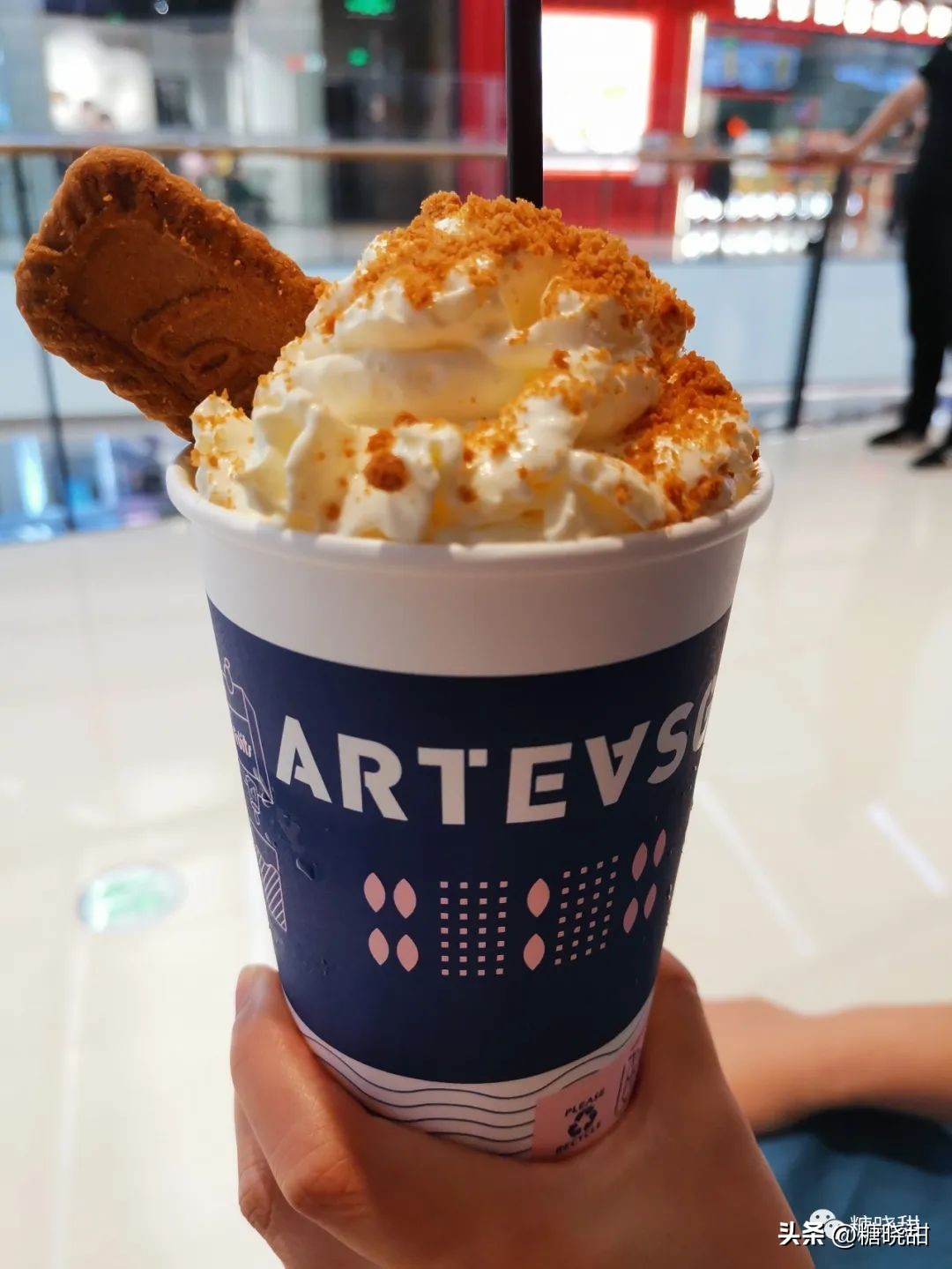 喝了十个品牌，三十款奶茶，终于找到了夏天的“解药”