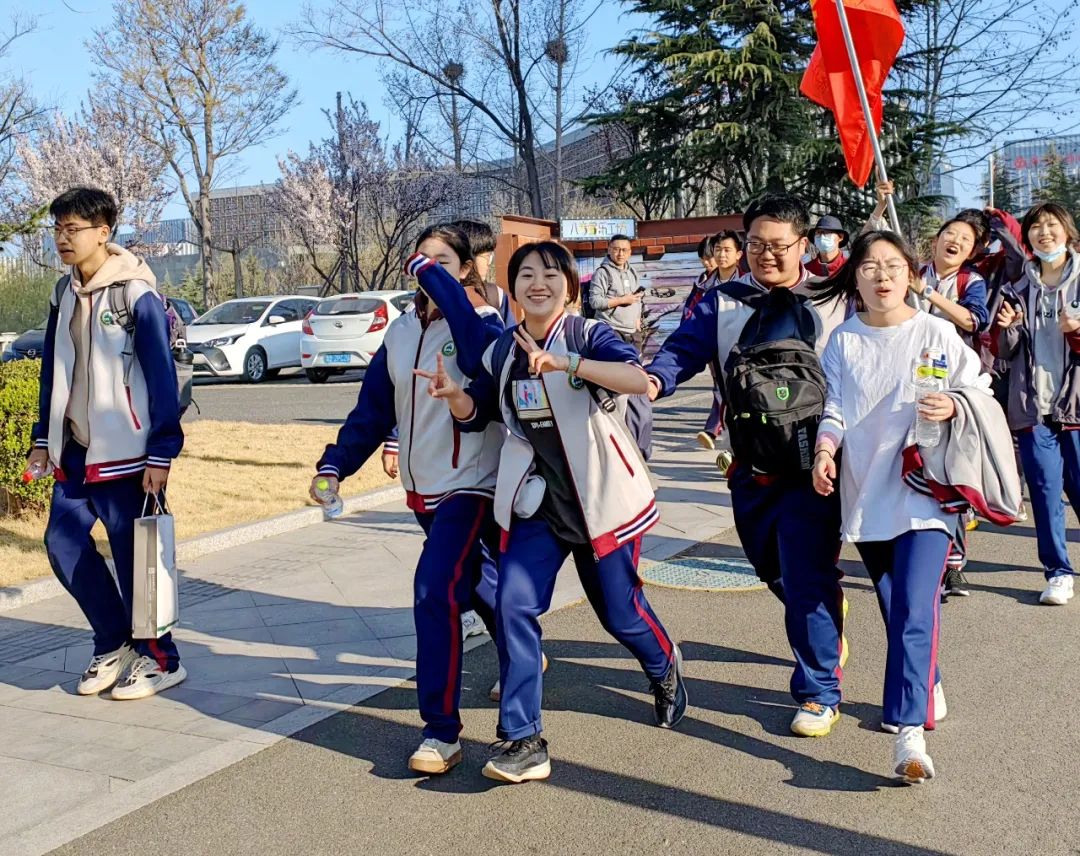 青岛昌乐二中和潍坊昌乐二中对比,青岛昌乐二中怎么样