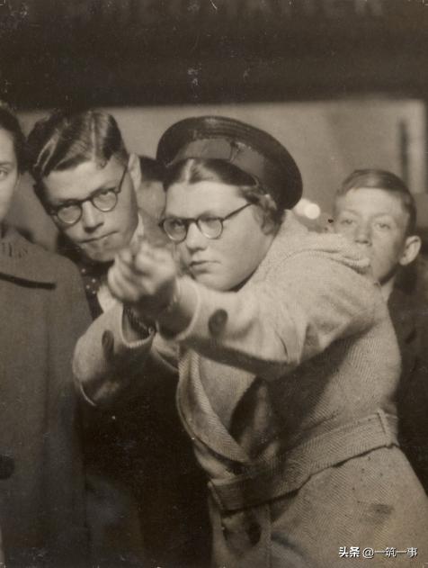 以十一位艺术家的镜头为眼重新“想像荷兰”